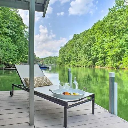 Lak Haus Resort-Style Home On Tims Ford Lake!